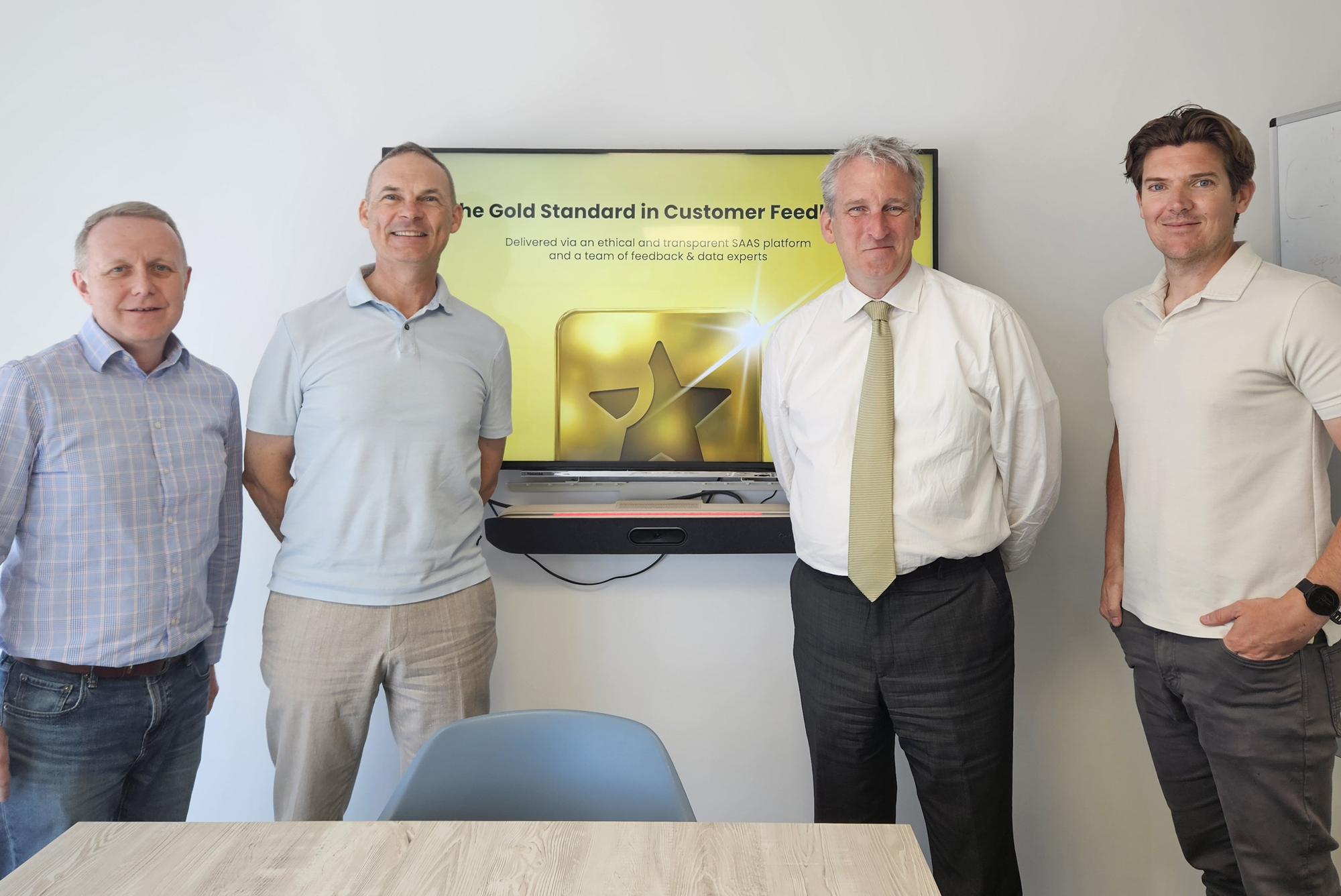 Feefo demonstrates its customer feedback solutions to Rt Hon Damian Hinds MP